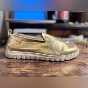 Vionic Gold Uptown Willa slip one size 10